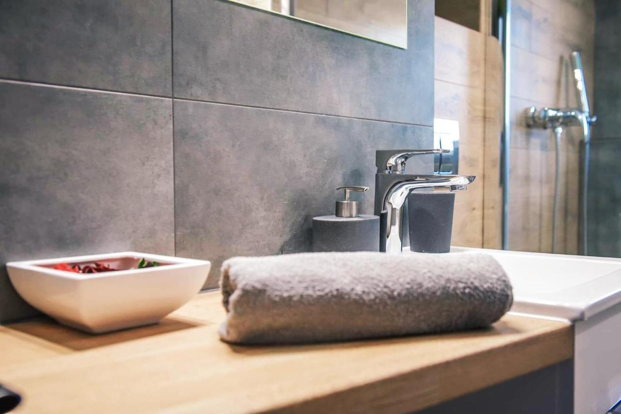 Pokoje I Apartamenty Na Szkolnej Zator Luaran gambar