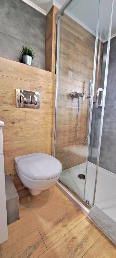 Pokoje I Apartamenty Na Szkolnej Zator Luaran gambar