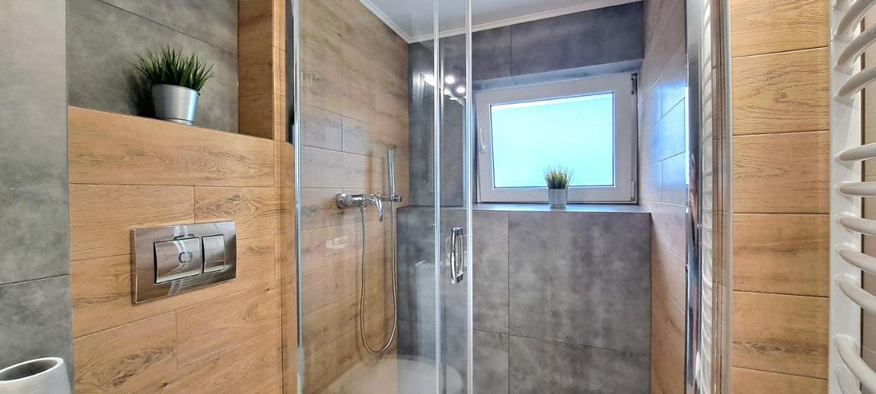 Pokoje I Apartamenty Na Szkolnej Zator Luaran gambar