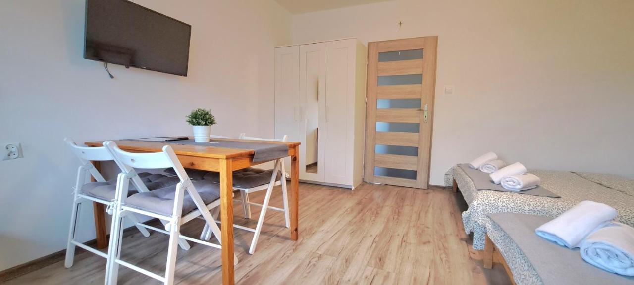 Pokoje I Apartamenty Na Szkolnej Zator Luaran gambar