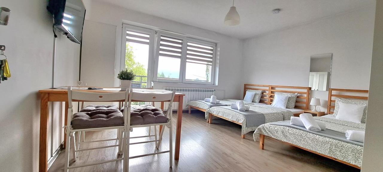 Pokoje I Apartamenty Na Szkolnej Zator Luaran gambar