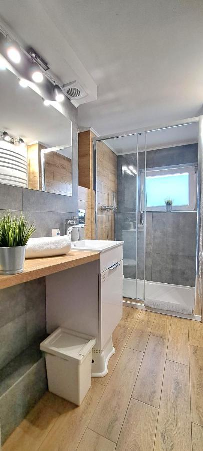 Pokoje I Apartamenty Na Szkolnej Zator Luaran gambar